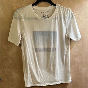 Banana Republic Cream Short Sleeve Tee with Geometric Design